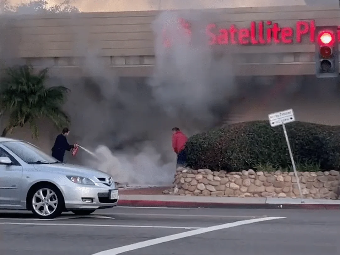 Good Samaritans use fire extinguisher to put out small fire near Point Loma